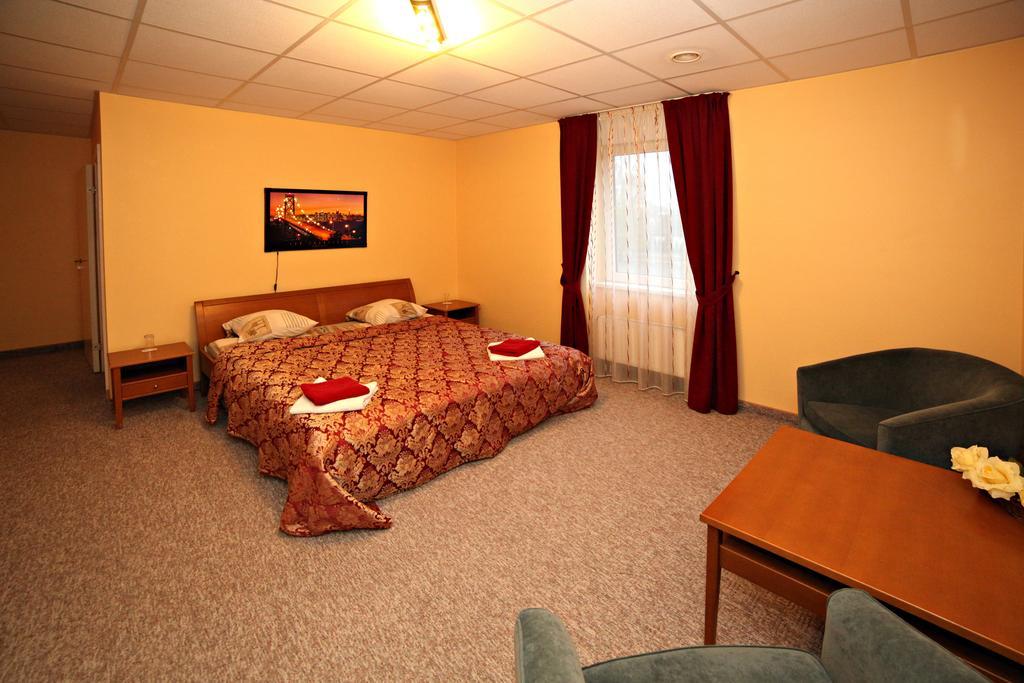 Zemgale Hotel Jelgava Quarto foto